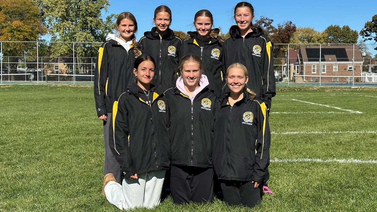 The EPHS girls cross country team at regionals.