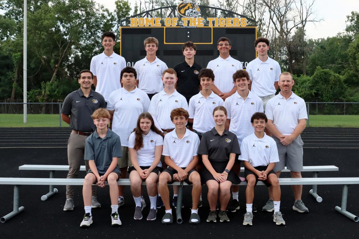This is the JV and Varsity golf team this year. There are 8 people on varsity and 6 on jv.
