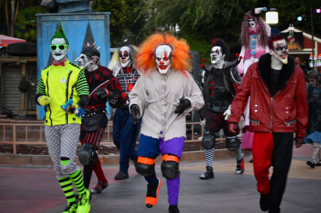 Pictured above is a photo of Fright Fest scare actors roaming through the amusement park. Creating a thrilling & terrifying experience for all the thrill seekers! 