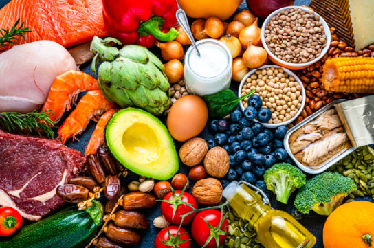 Did you know that the key nutrients for brain health are: glucose, omega-3 fatty acids, antioxidants, vitamins, minerals, and hydration. When all of these are incorporated into your diet, your academic performance can boost tremendously. 